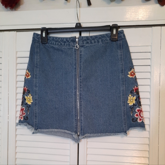 Honey Punch Dresses & Skirts - Vintage cotton honey punch embroidery denim mini skirt medium 27 *W